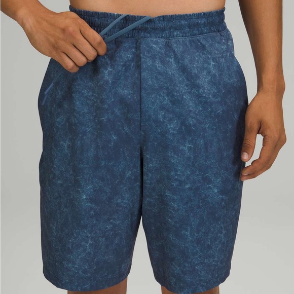 Lululemon Pace Breaker Short 9" *Liner Built in Cell Phone Pouch in Size Medium - Picture 1 of 15